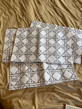 Tabitha Webb White Placemats with Gray Geometric Print (set of 4)